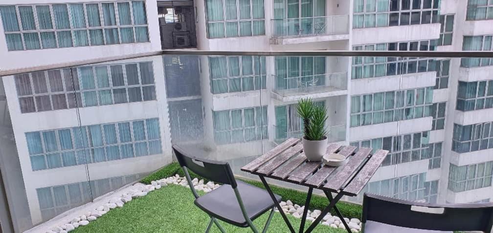 Regalia Suites With Infinity Pool Klcc By Staycation Homes Kuala Lumpur Exteriér fotografie